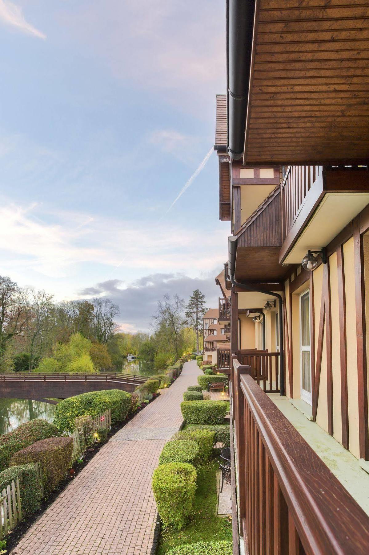 Karma Manoir Des Deux Amants Aparthotel คอนเนลเลส์ ภายนอก รูปภาพ