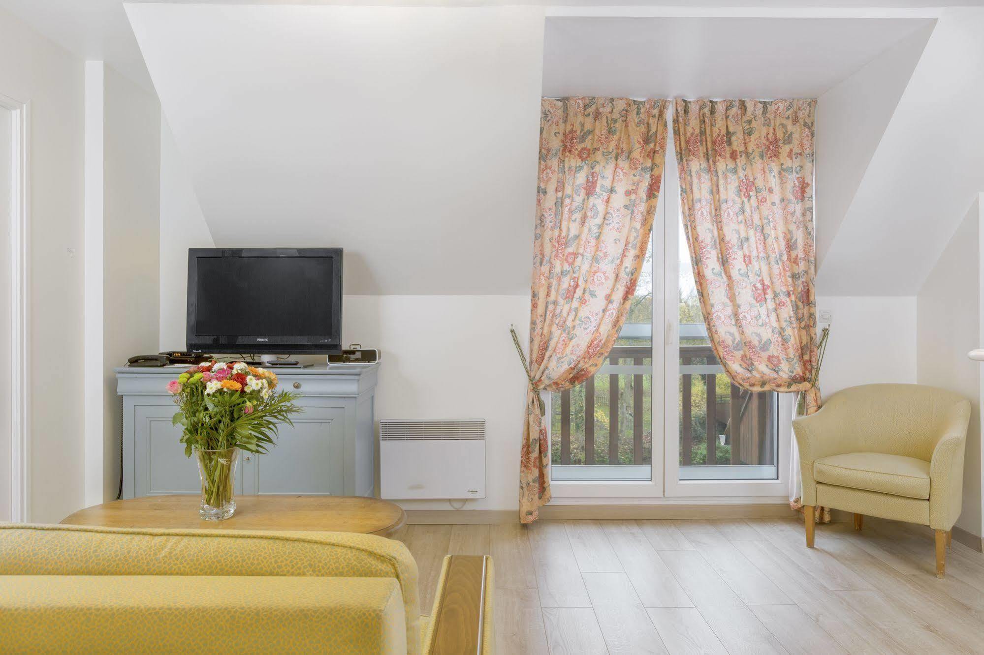 Karma Manoir Des Deux Amants Aparthotel คอนเนลเลส์ ภายนอก รูปภาพ