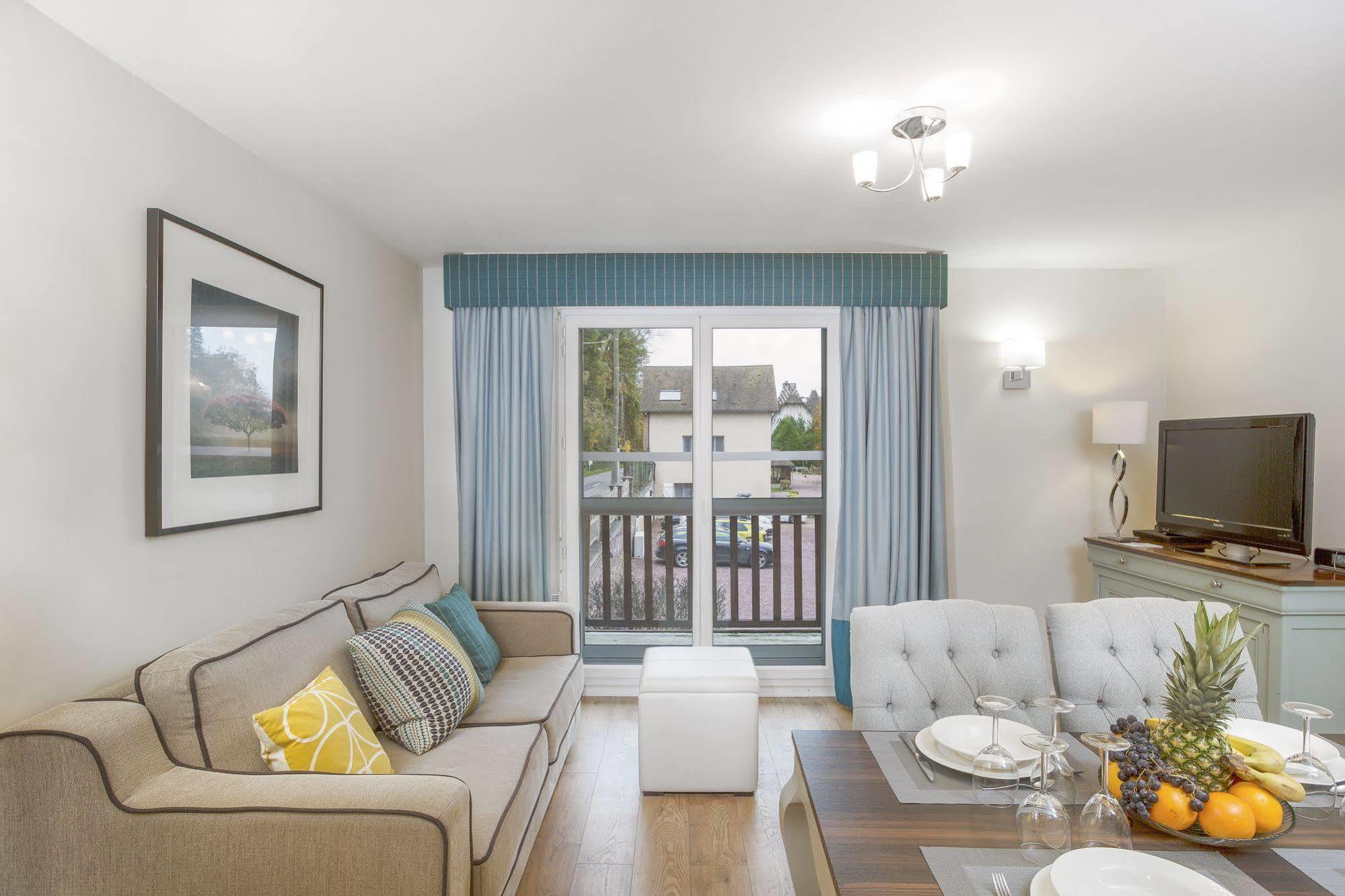 Karma Manoir Des Deux Amants Aparthotel คอนเนลเลส์ ภายนอก รูปภาพ