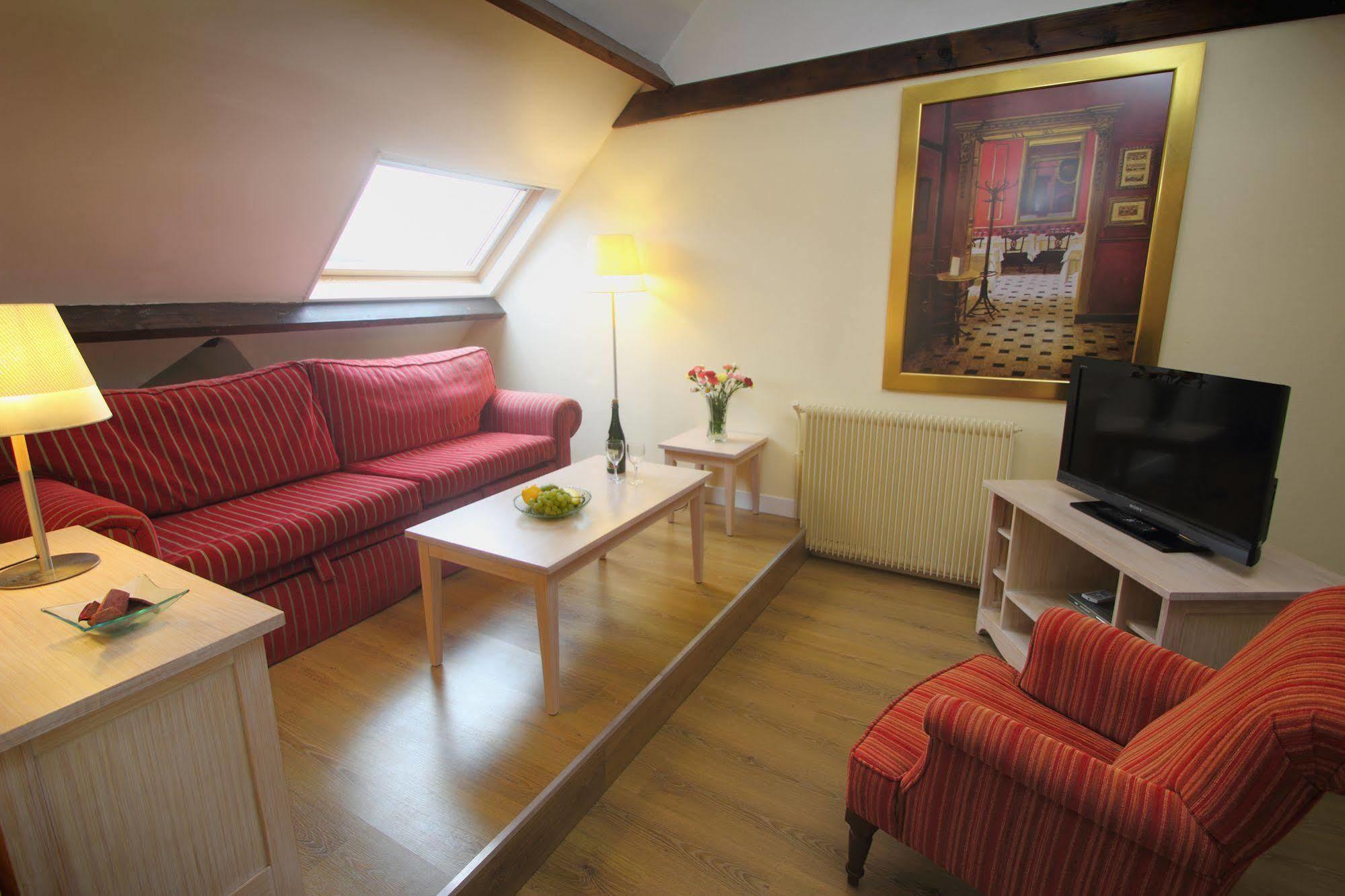 Karma Manoir Des Deux Amants Aparthotel คอนเนลเลส์ ภายนอก รูปภาพ
