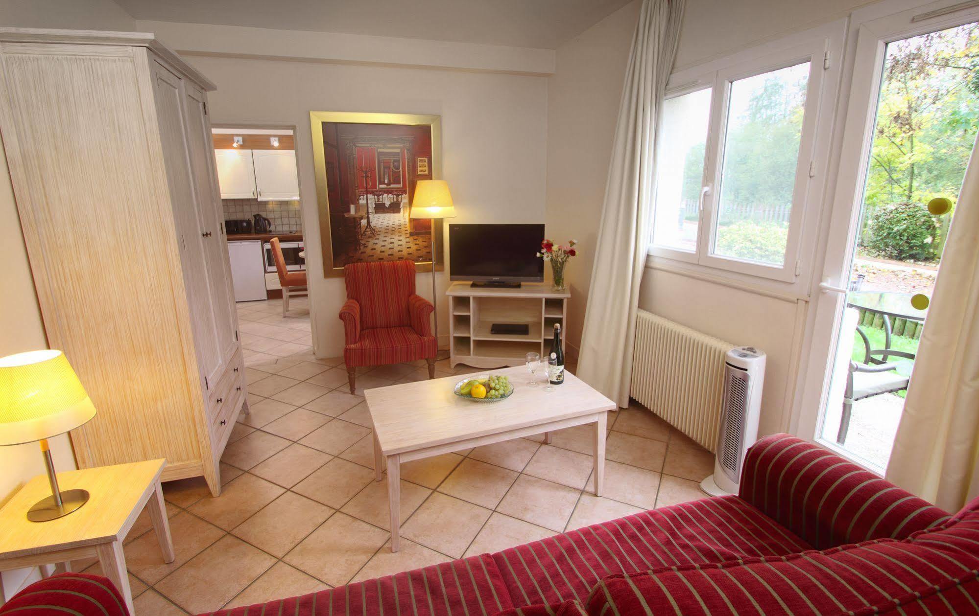 Karma Manoir Des Deux Amants Aparthotel คอนเนลเลส์ ภายนอก รูปภาพ