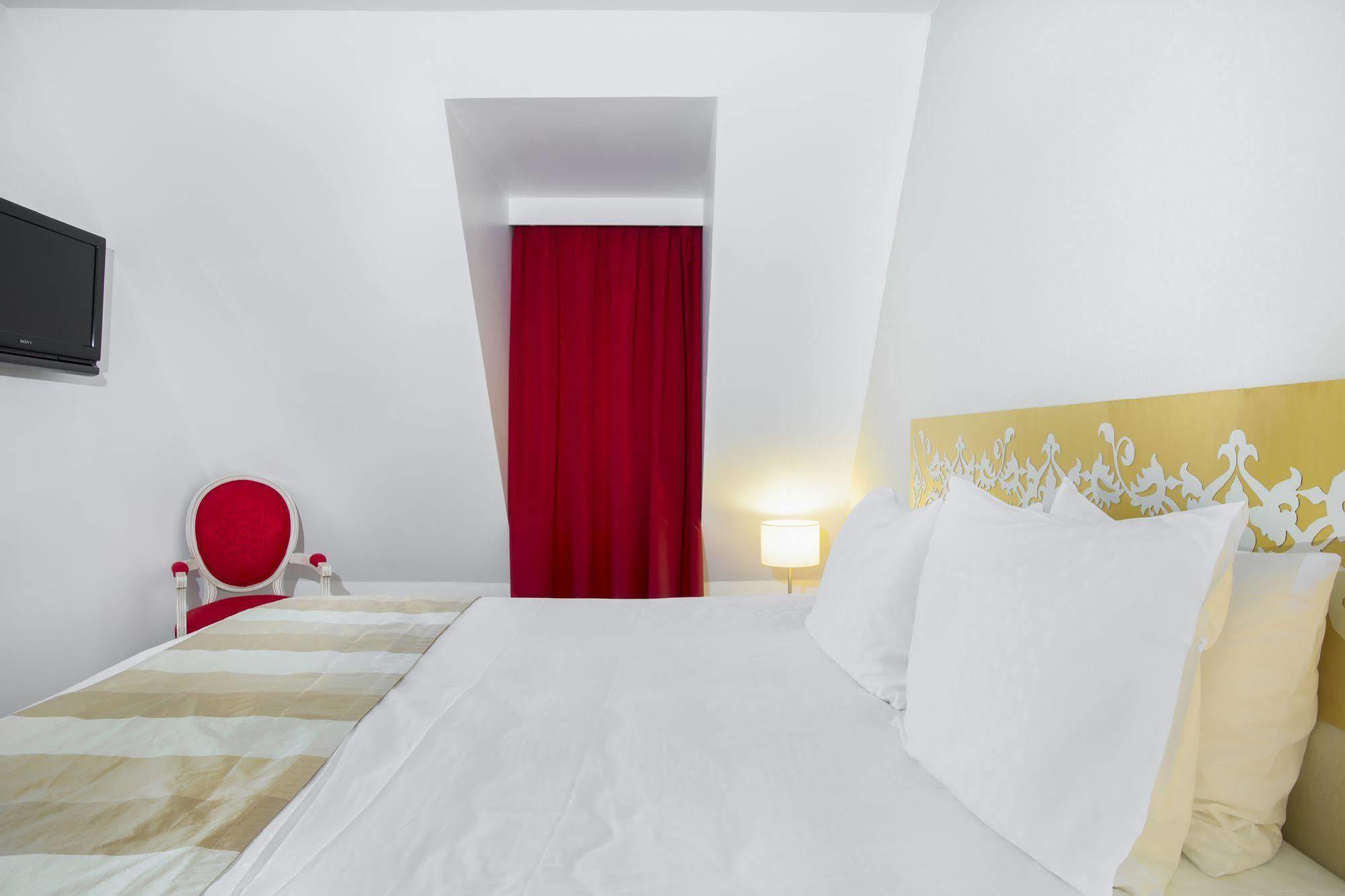 Karma Manoir Des Deux Amants Aparthotel คอนเนลเลส์ ภายนอก รูปภาพ