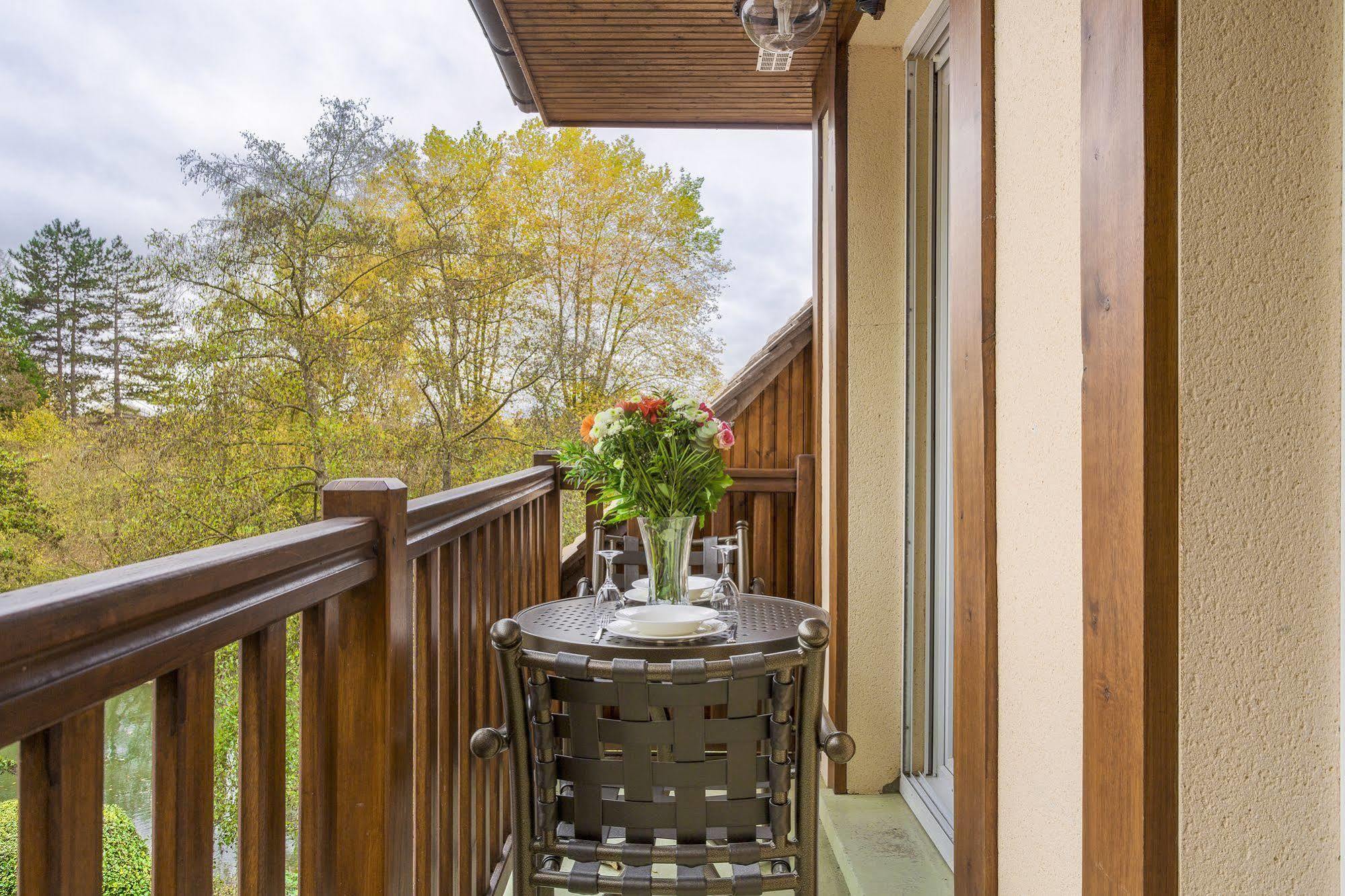 Karma Manoir Des Deux Amants Aparthotel คอนเนลเลส์ ภายนอก รูปภาพ